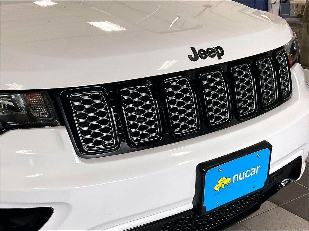 2018 Jeep Grand Cherokee — photo 31
