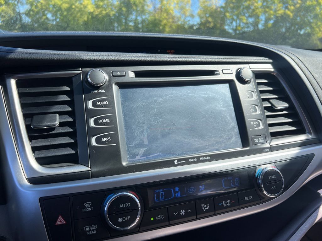 Thumbnail: 2018 Toyota Highlander - 32