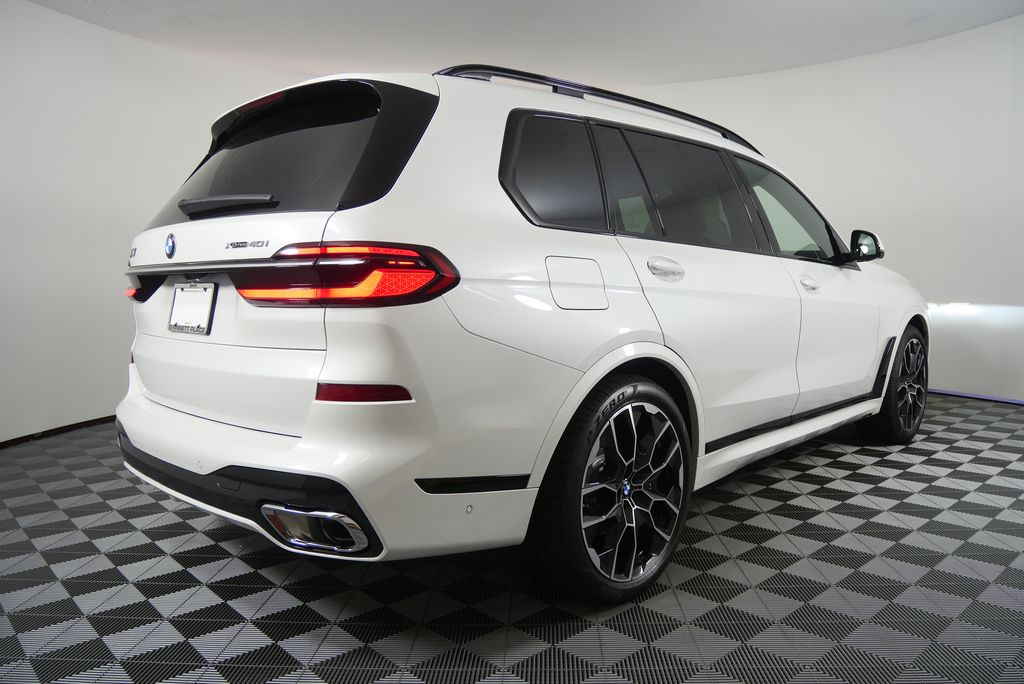 Thumbnail: 2026 BMW X7 - 3