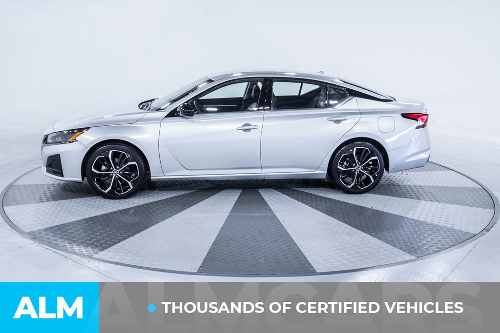 Used 2025 Silver Nissan 2.5 SR image 4