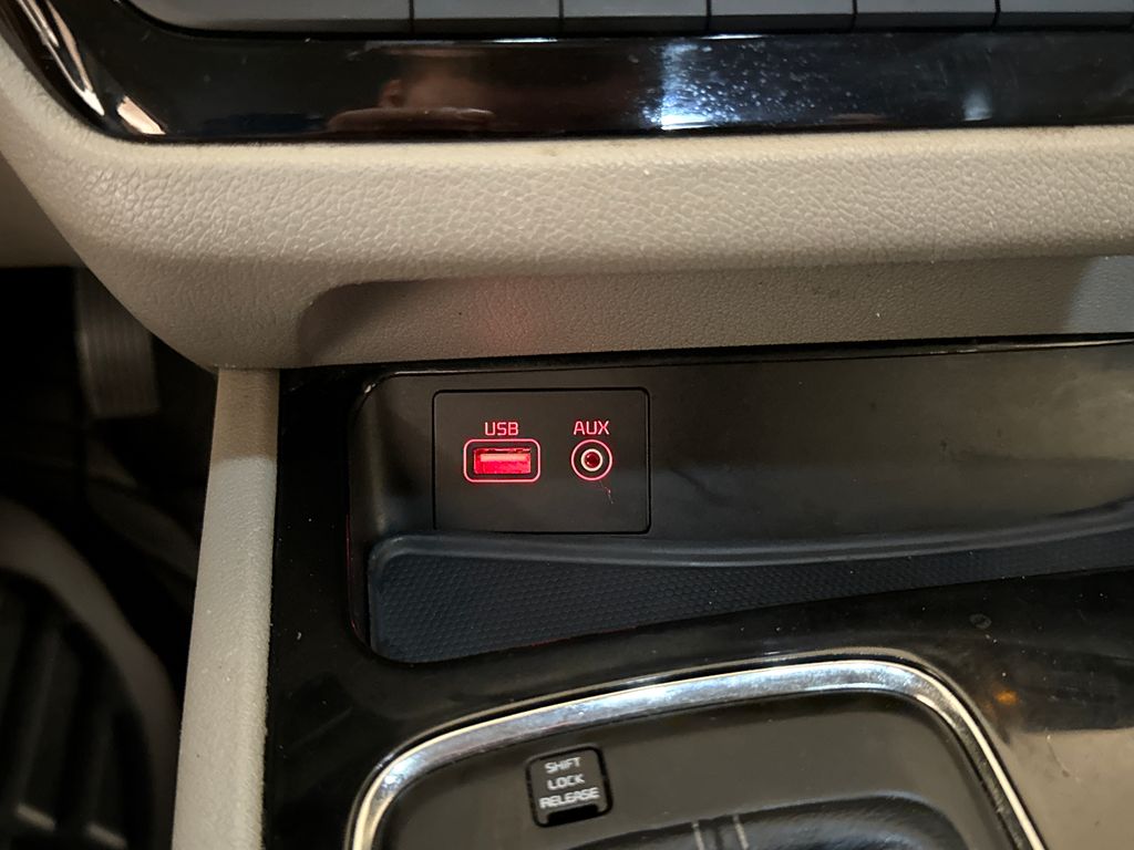 Used 2017 Silver Kia EX image 27