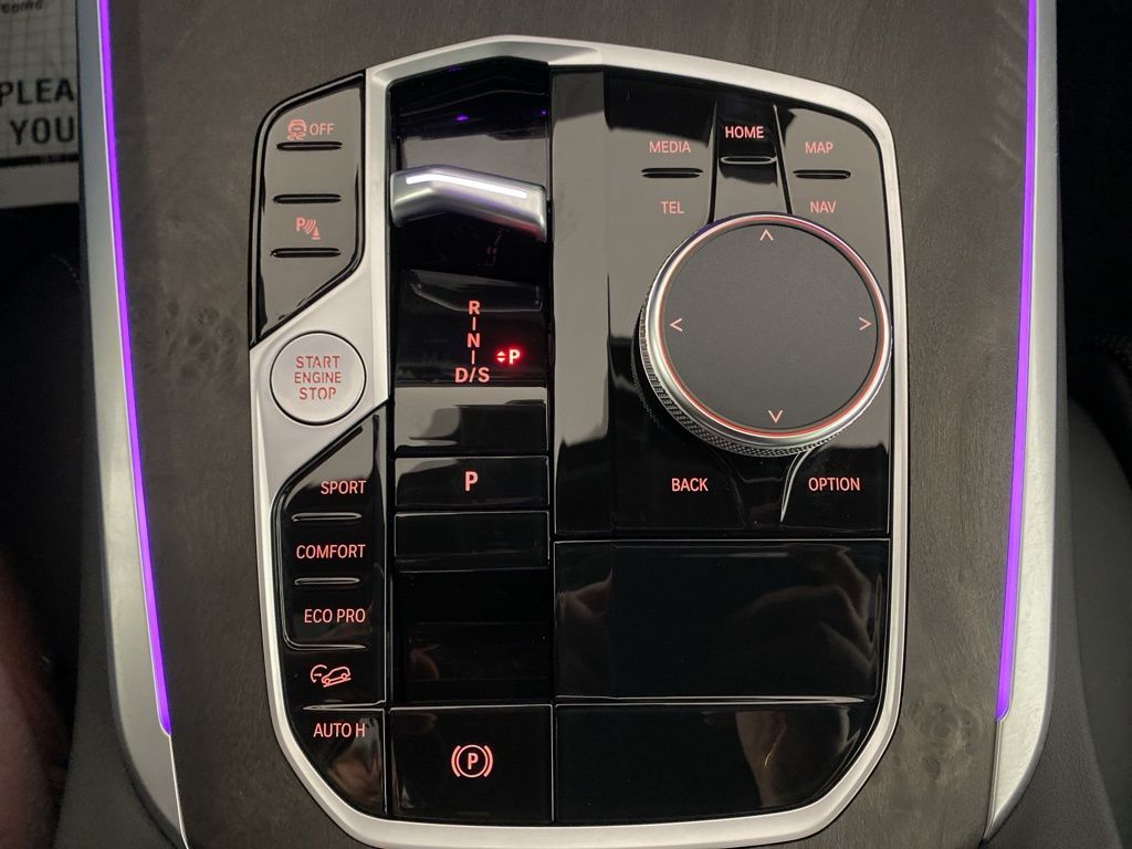 Used 2026 Green BMW xDrive40i image 7