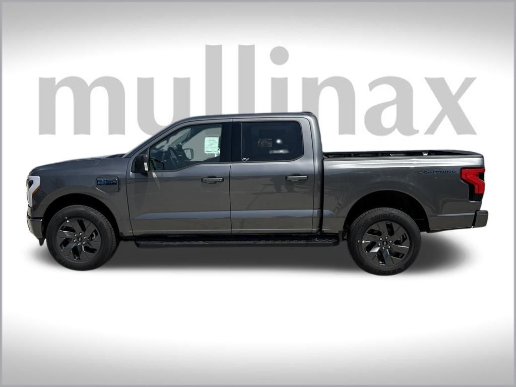 2025 Ford F-150 Lightning photo 2