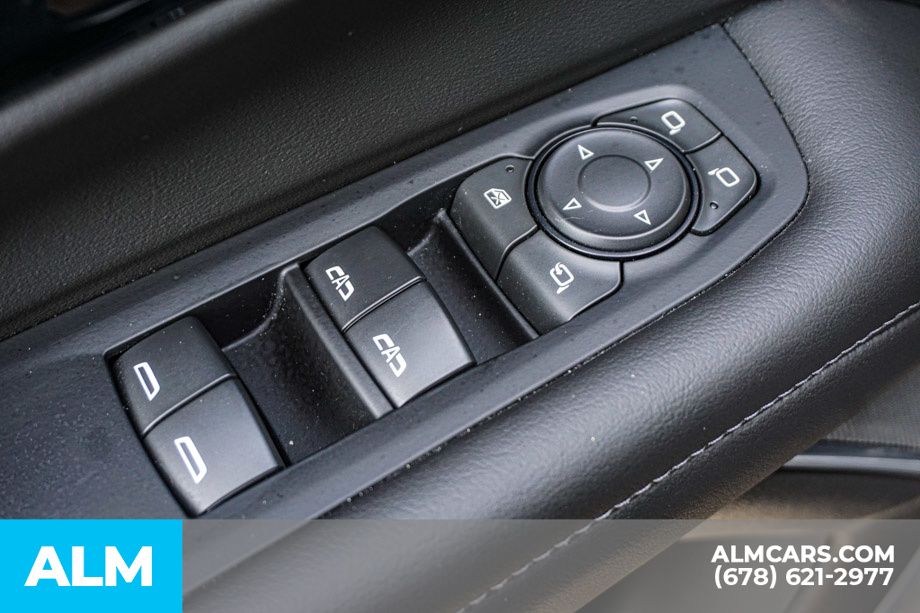 Used 2025 Black Chevrolet Z71 image 49