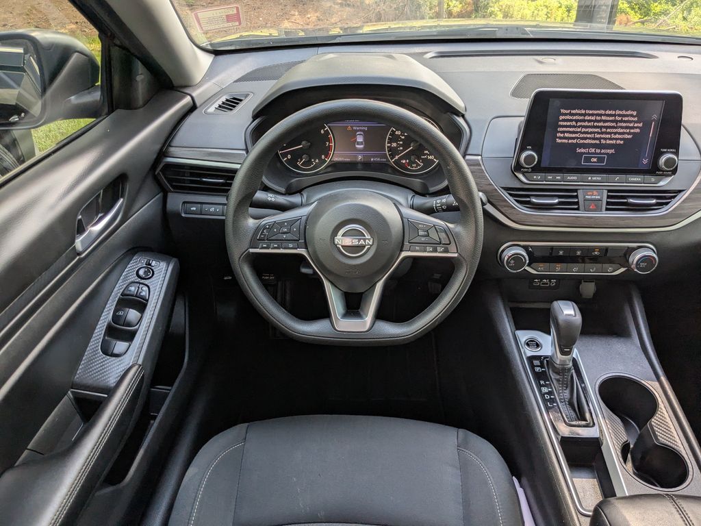 Used 2025 Nissan Altima Sedan