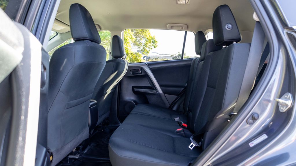 Used 2018 Toyota RAV4 LE 4D Sport Utility