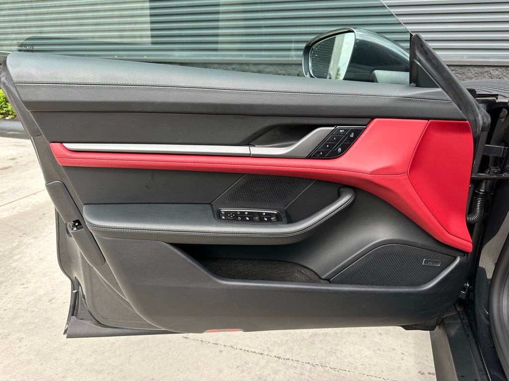 Thumbnail: 2025 Porsche Taycan - 18