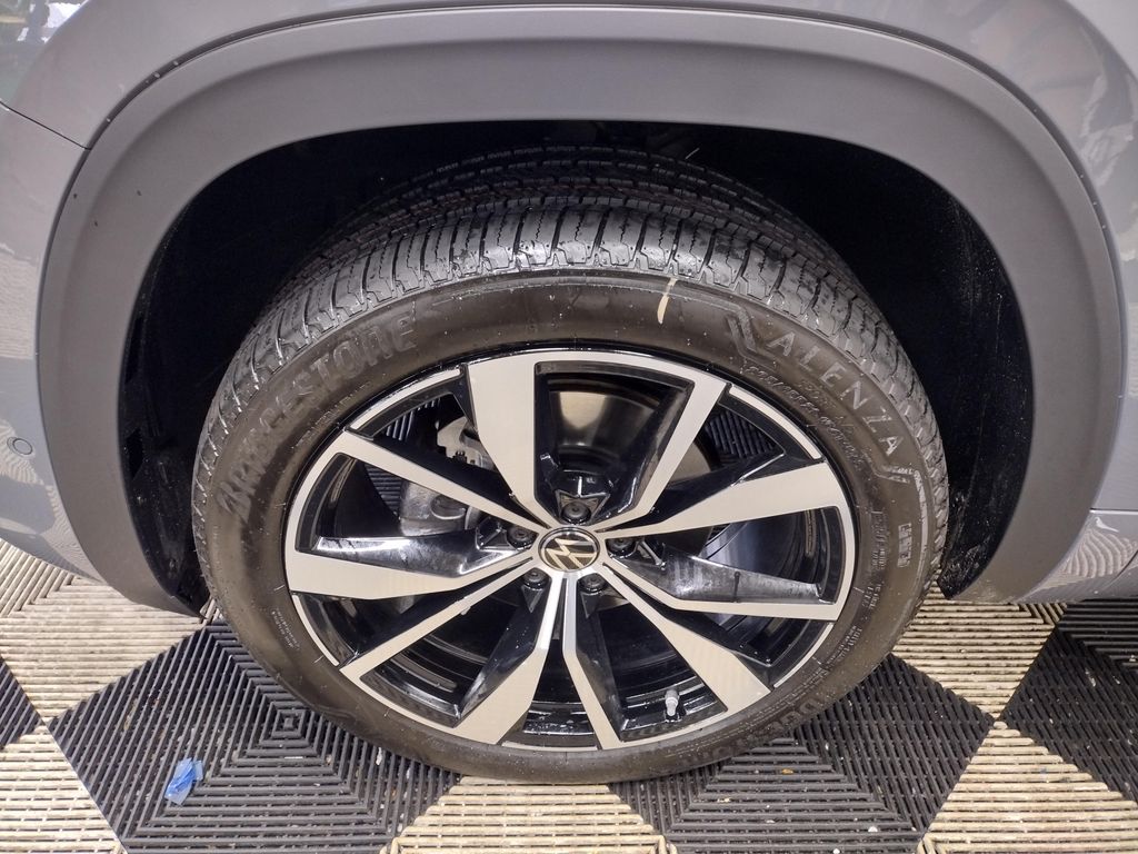 2026 Volkswagen Atlas Cross Sport SEL Premium R-Line photo 2