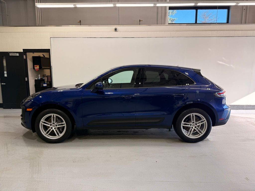 Thumbnail: 2022 Porsche Macan - 2