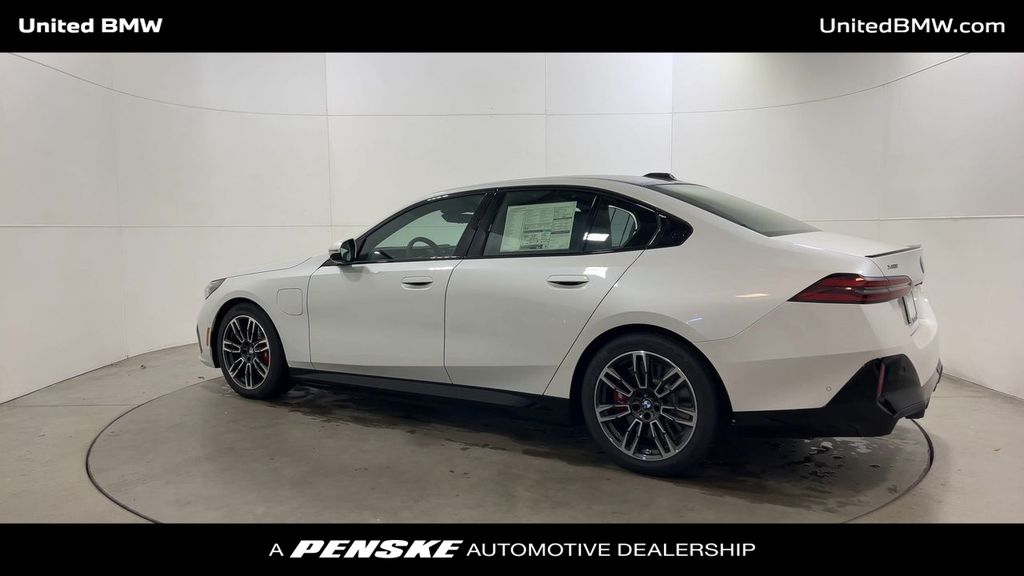 Thumbnail: 2026 BMW 5 Series - 6