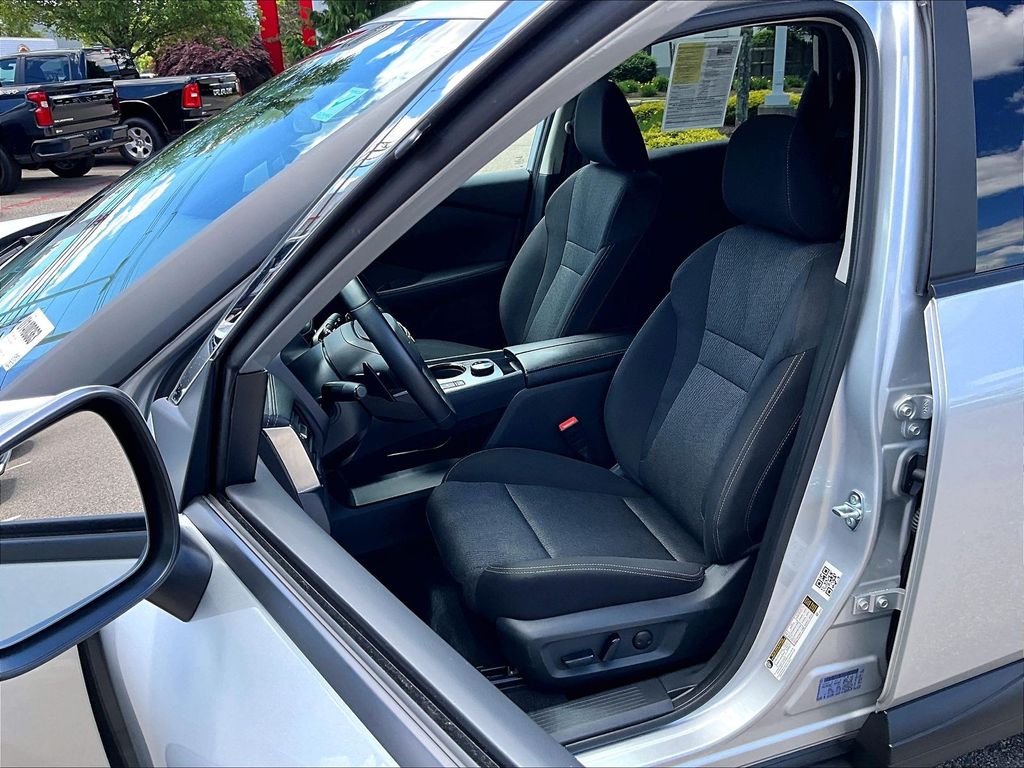 2025 Nissan Rogue — photo 10