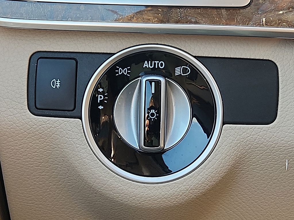 Thumbnail: 2015 Mercedes-Benz E-Class - 27