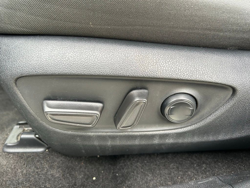 Thumbnail: 2022 Toyota RAV4 - 16