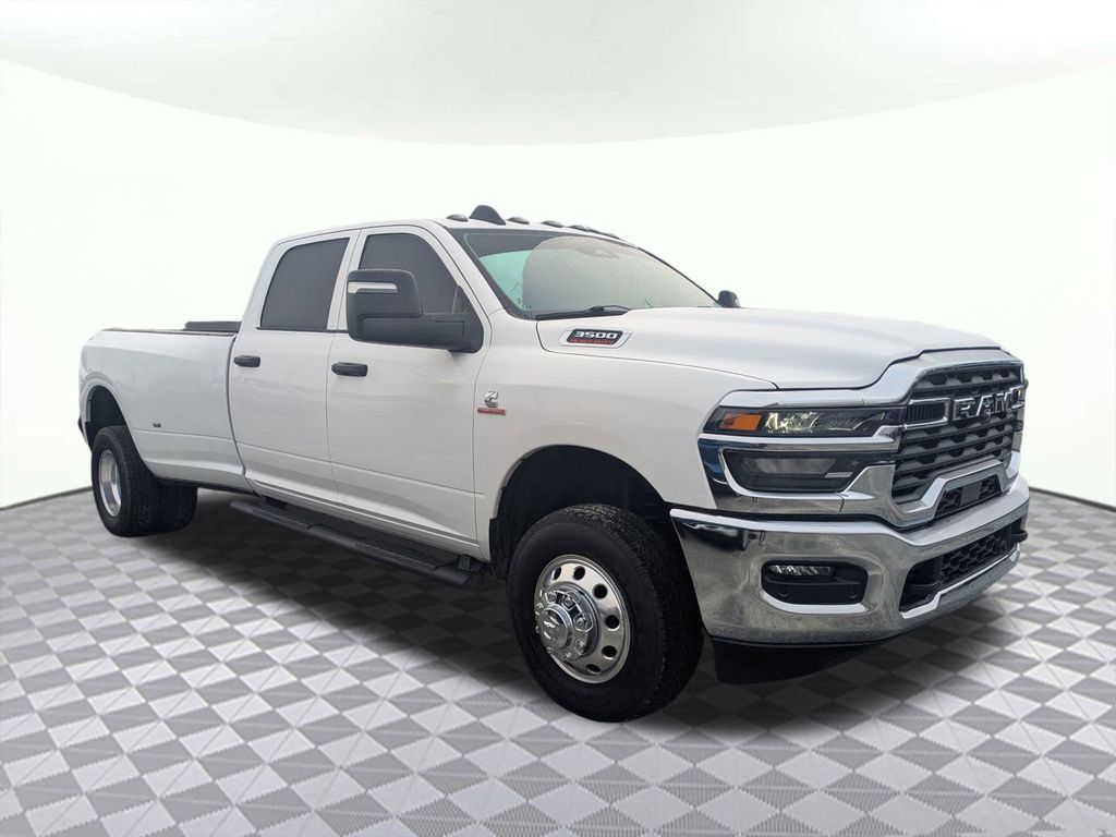 2025 RAM 3500 Tradesman Crew Cab LB DRW 4WD