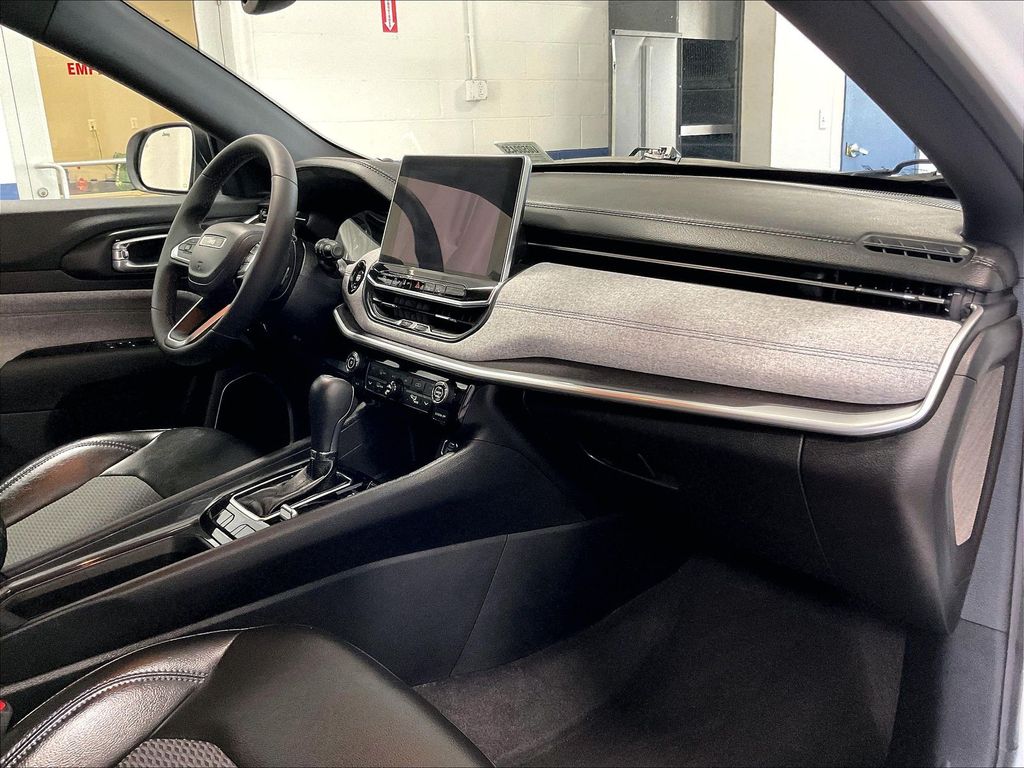 2023 Jeep Compass — photo 14