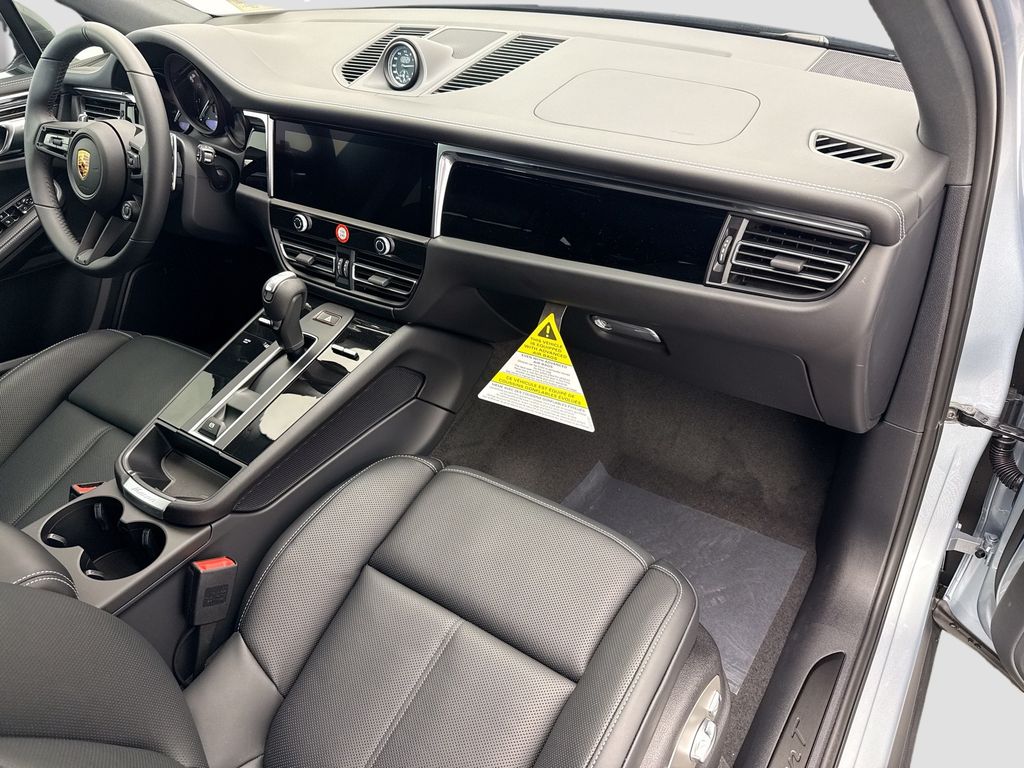 Thumbnail: 2026 Porsche Macan - 20