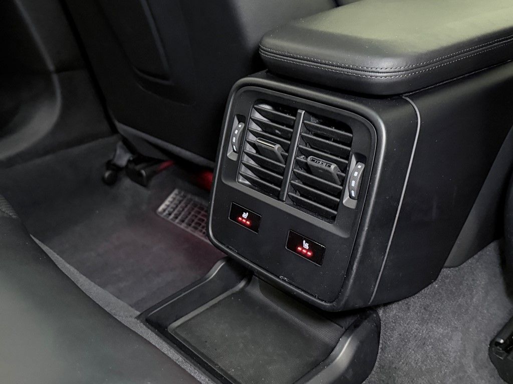 Thumbnail: 2020 Porsche Taycan - 28