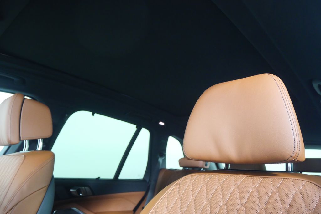 Thumbnail: 2026 BMW X5 - 12