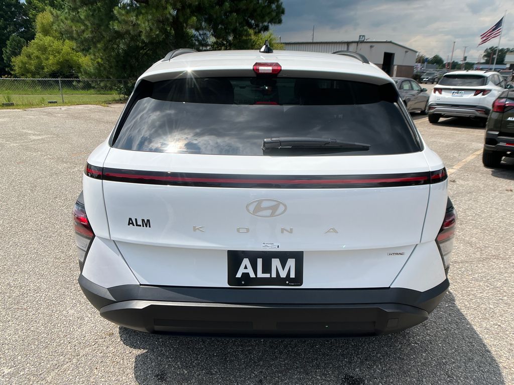 2025 Hyundai Kona SEL photo 5