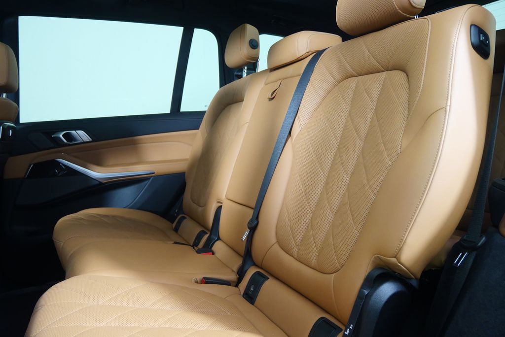 Thumbnail: 2023 BMW X7 - 16
