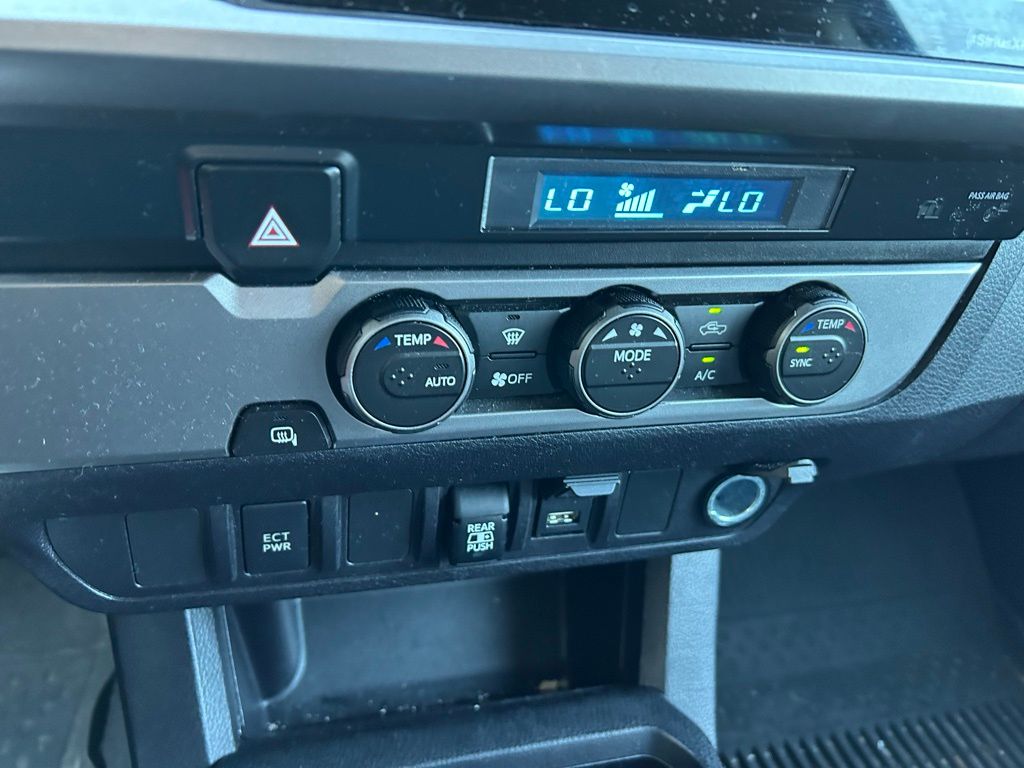 Thumbnail: 2021 Toyota Tacoma - 27