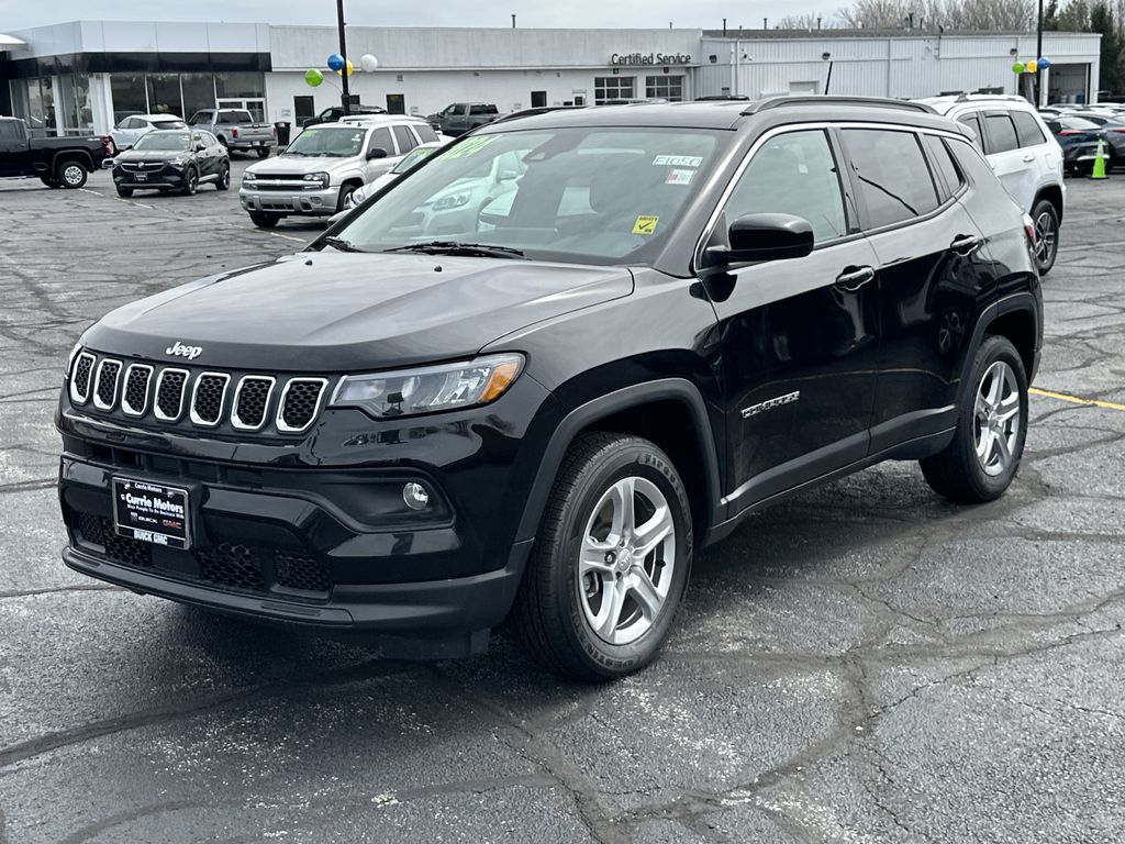 View vehicle photo 4