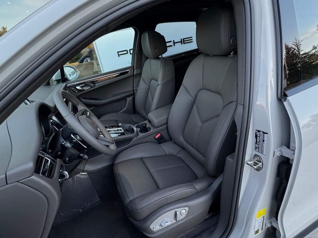 Used 2026  Porsche  image 5