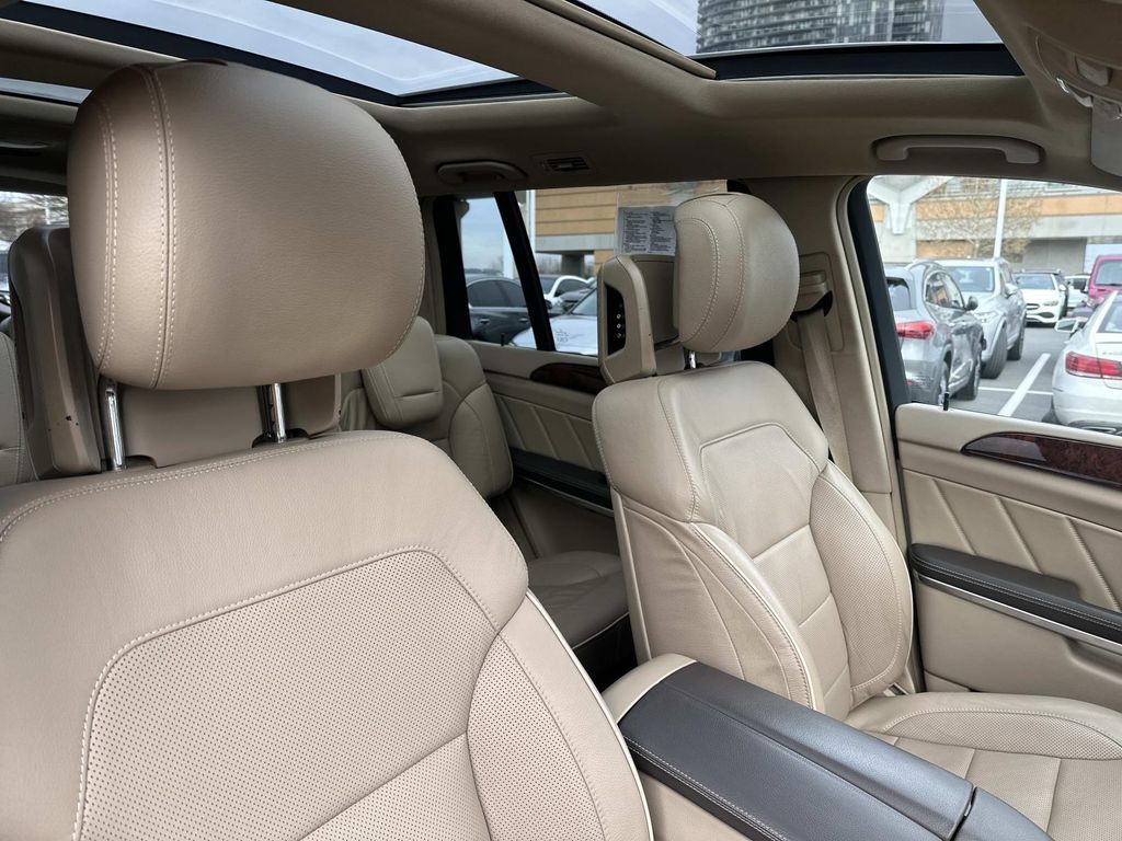 Thumbnail: 2013 Mercedes-Benz GL-Class - 23