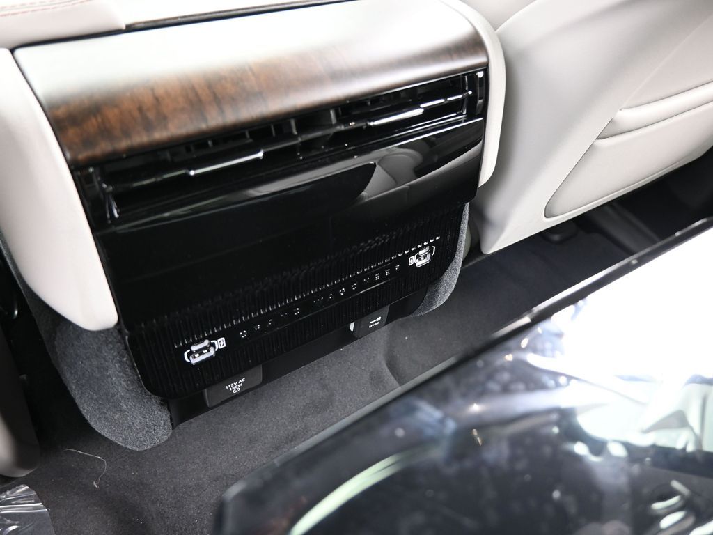 Used 2024 Diamond Black Crystal Pearlcoat Jeep Base image 46