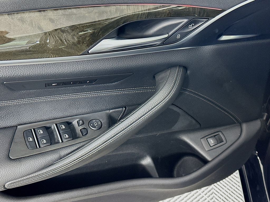 Thumbnail: 2019 BMW 5 Series - 18