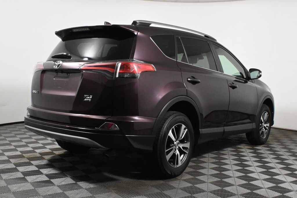 2018 Toyota RAV4 XLE 8