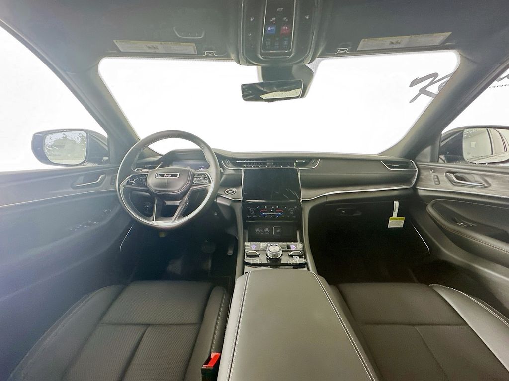 New 2025 Silver Jeep Overland image 9