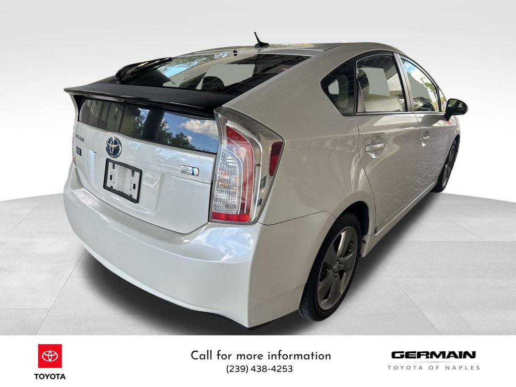 2013 Toyota Prius Three photo 3
