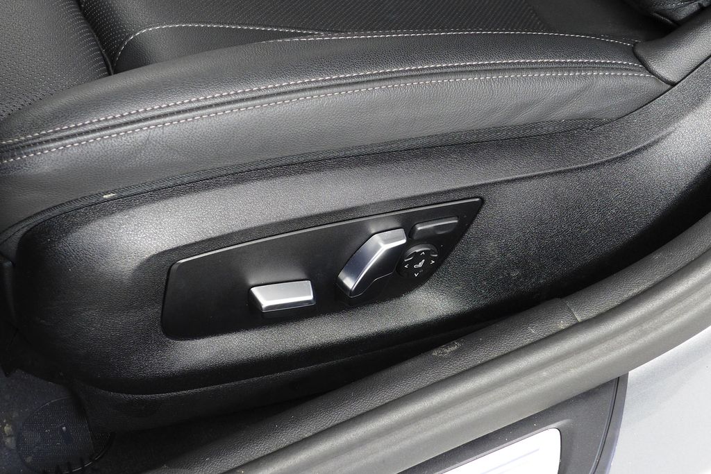 Thumbnail: 2023 BMW 5 Series - 23