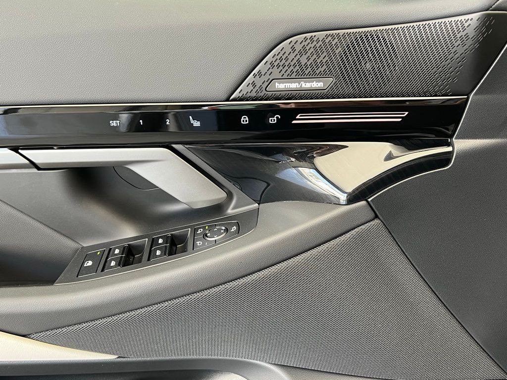 2025 BMW 5 Series 530i 21