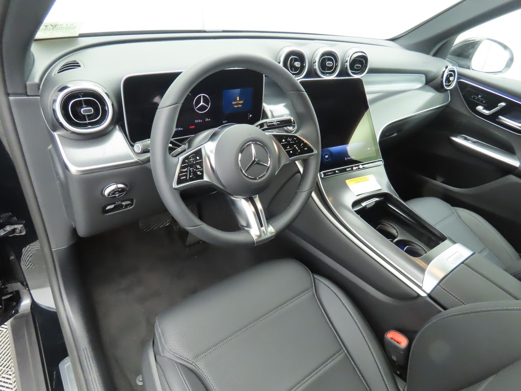 2025 Mercedes-Benz GLC 300 10