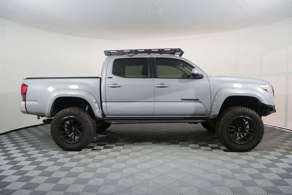 Thumbnail: 2021 Toyota Tacoma - 2