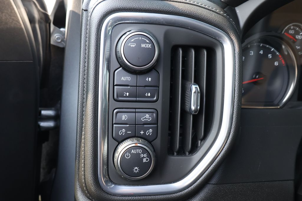 Thumbnail: 2021 Chevrolet Silverado 1500 - 18