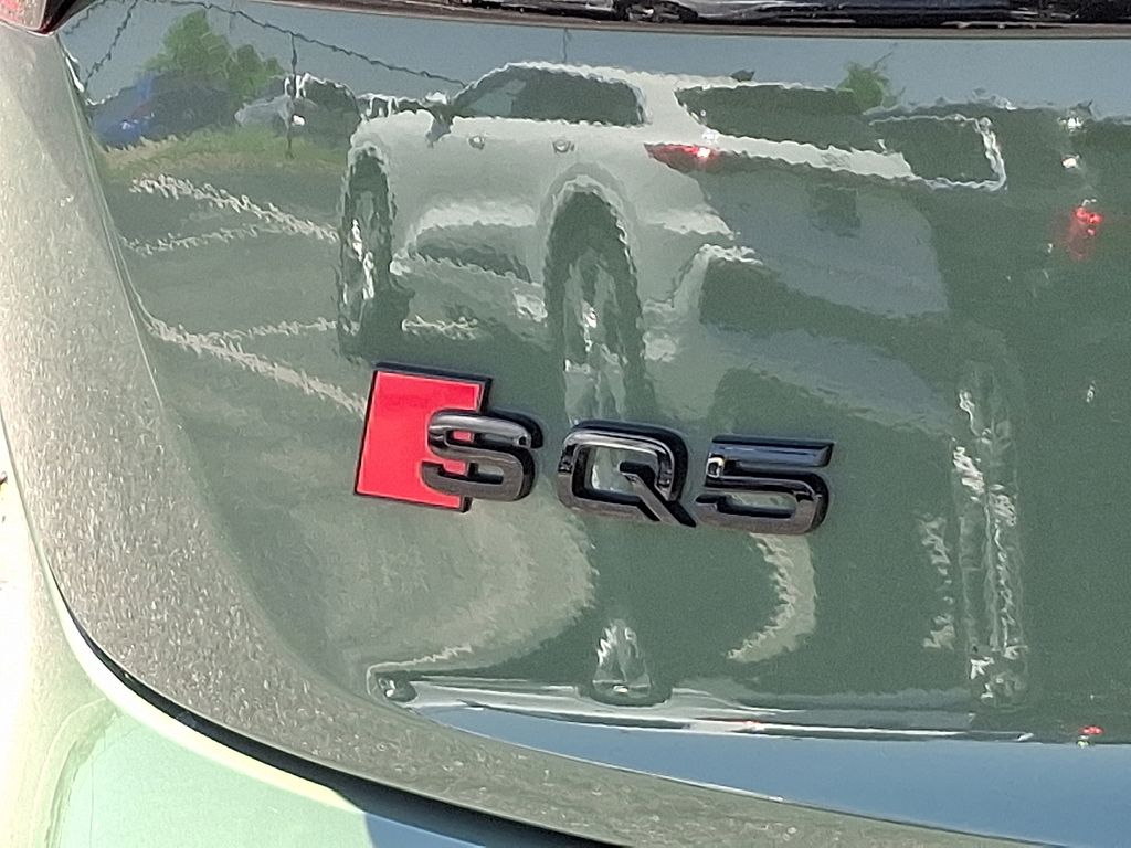 Thumbnail: 2024 Audi SQ5 - 32