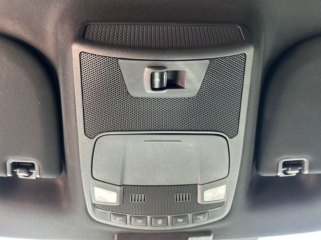 Used 2019 Silver Ford XLT image 17