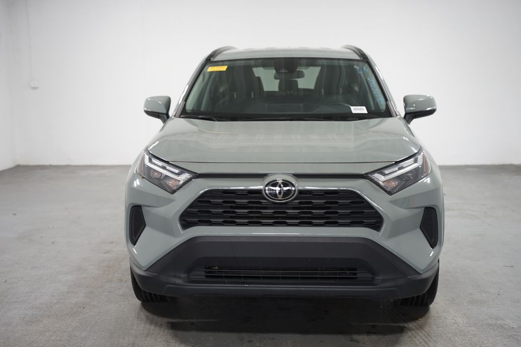 2022 Toyota RAV4 XLE 2