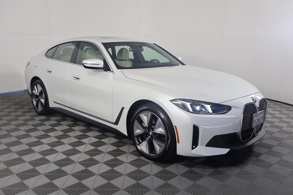 Thumbnail: 2025 BMW i4 - 3