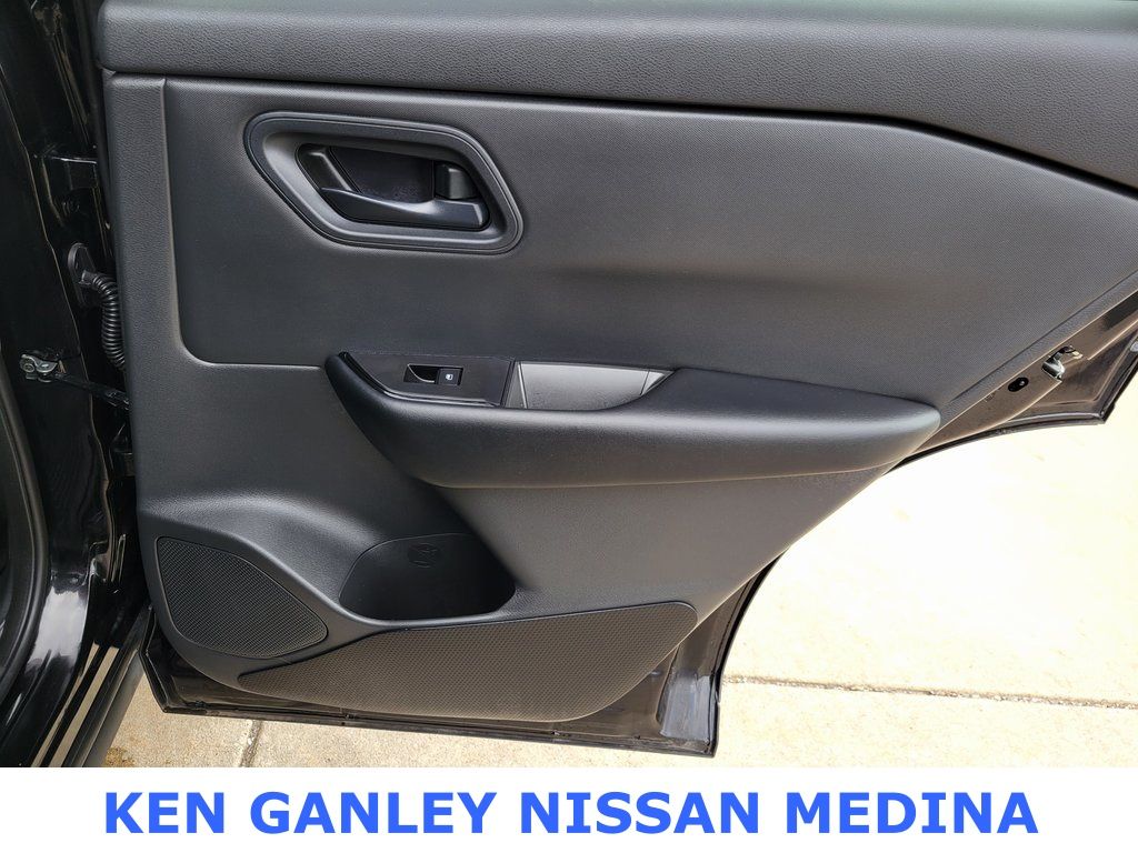 2025 Nissan Rogue S photo