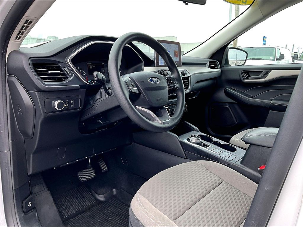 2022 Ford Escape — photo 8