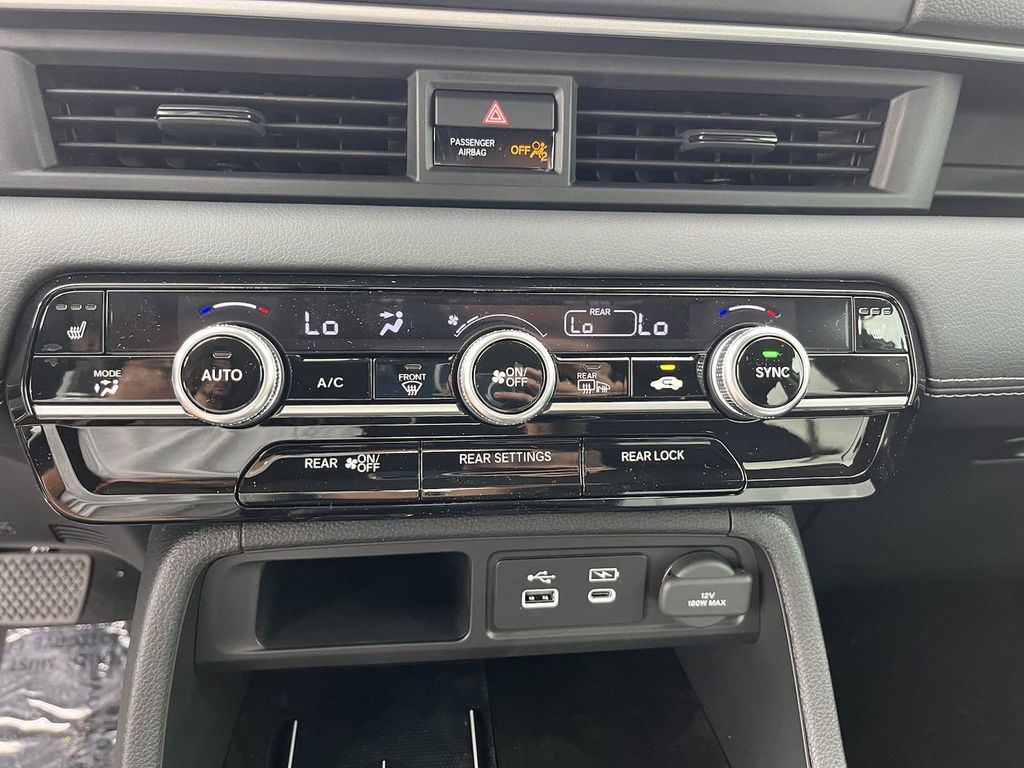 new 2025 Honda Pilot car, priced at $49,553