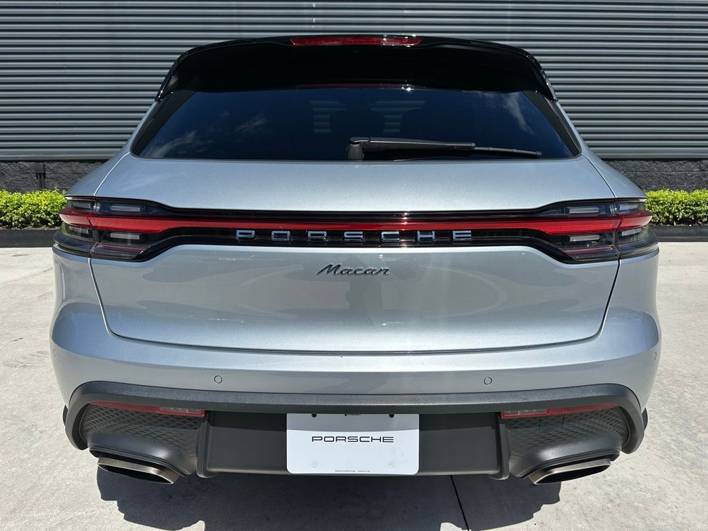 Thumbnail: 2022 Porsche Macan - 12