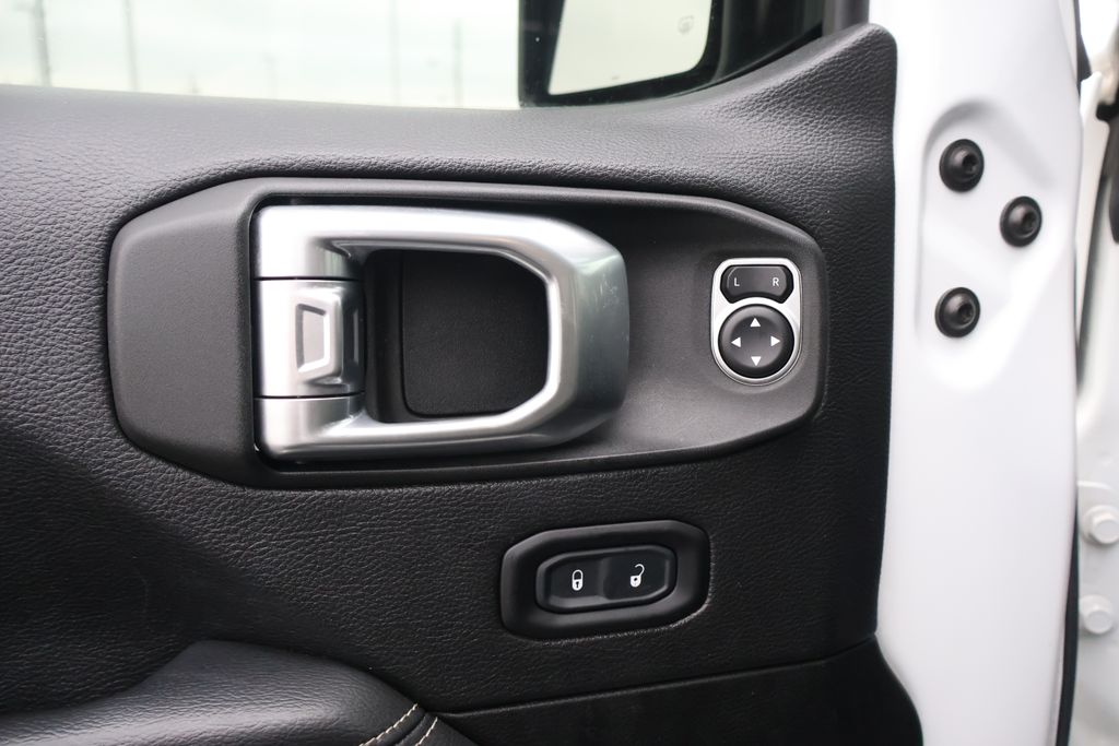 Thumbnail: 2020 Jeep Gladiator - 15