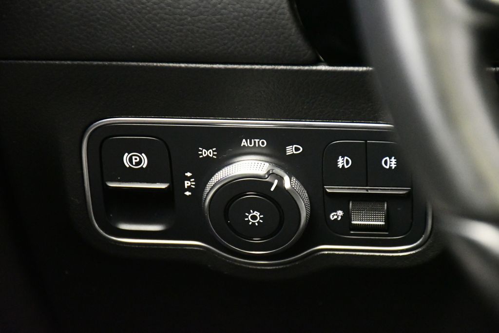 2022 Mercedes-Benz GLA 250 4MATIC 21