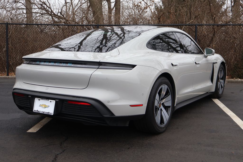 Thumbnail: 2022 Porsche Taycan - 8