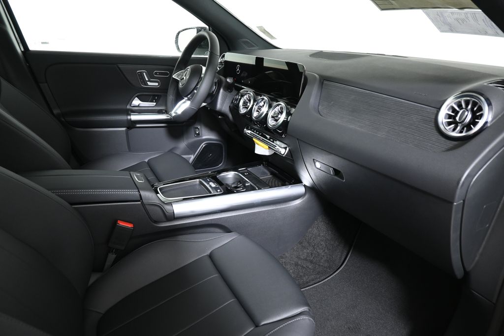 Thumbnail: 2026 Mercedes-Benz GLA - 21